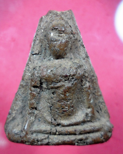 พระนางพญาเข่าตรง