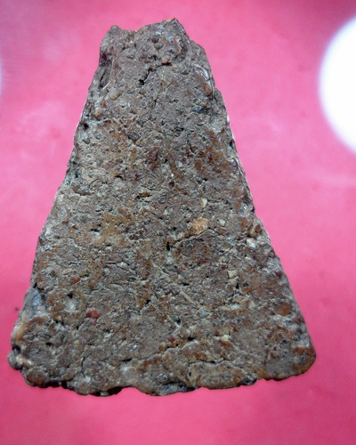 พระนางพญาเข่าตรง