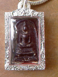 ขอผู้รู้ช่วยดูพระให้หน่อยครับ