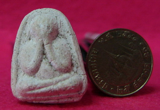 ปิดตาอีกองค์ครับ