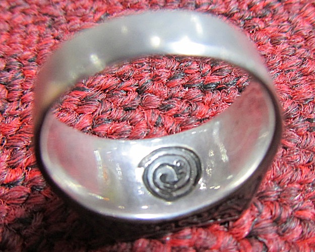 แหวน วสก หลวงปู่ดู่ ปี19 ไม่ทาบว่าแท้หรือป่าวครับ ช่วยพิจารณากันหน่อยคับ 