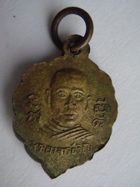 ช่วยดูให้หน่อยครับว่าพระอะไร