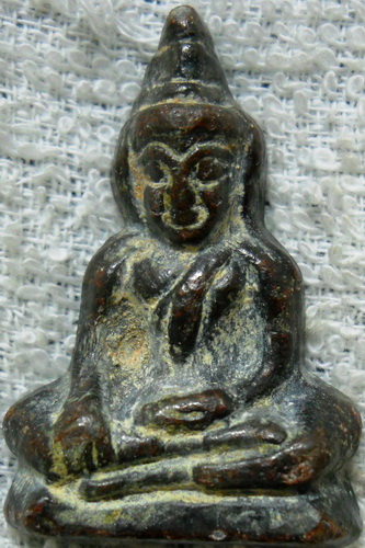 รบกวนท่านผู้รู้ครับพระเนื้อสนิมแดงสภาพใช้ ท่ากระดานครับไม่ทราบว่าแท้หรือปล่าวครับ