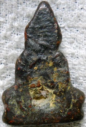 รบกวนท่านผู้รู้ครับพระเนื้อสนิมแดงสภาพใช้ ท่ากระดานครับไม่ทราบว่าแท้หรือปล่าวครับ