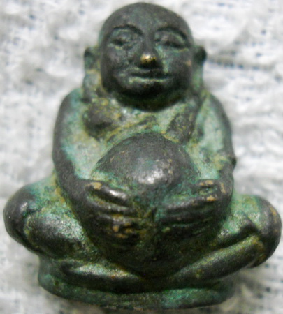 รบกวนสอบถามท่านผู้รู้ครับ พระสังกัจจายน์เนื้อสัมฤทธิ์กระสัยเงินสนิมหยก ผ่านการล้างแล้วครับ