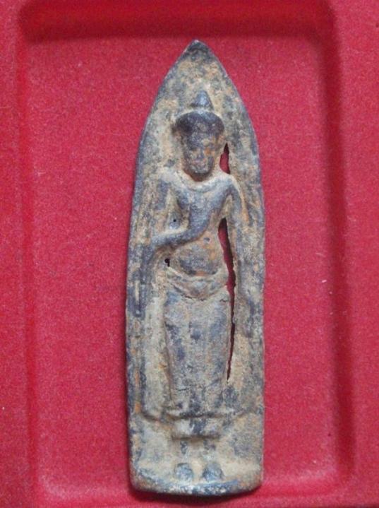 พระร่วงเนื้อตะกั่วสนิมแดงพี่ๆท่านใด ช่วยบอกทีว่าแท้ไหมครับ