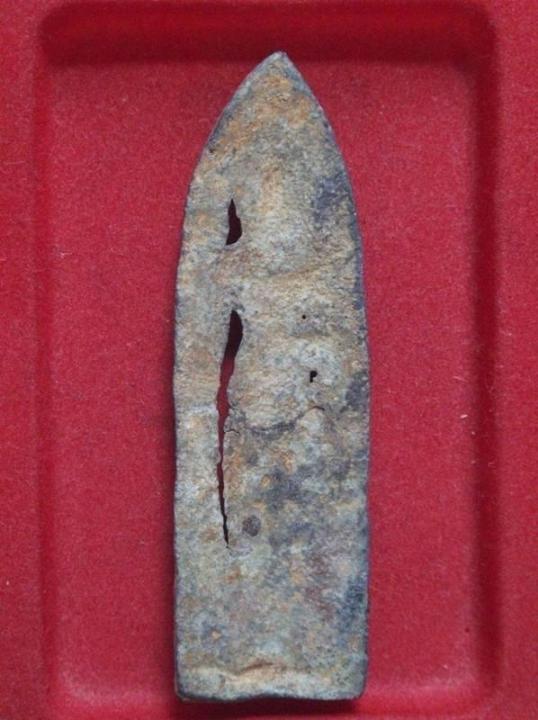 พระร่วงเนื้อตะกั่วสนิมแดงพี่ๆท่านใด ช่วยบอกทีว่าแท้ไหมครับ