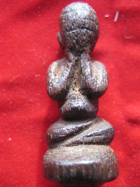 ปิดตาไม้แกะก้นอุดชัน