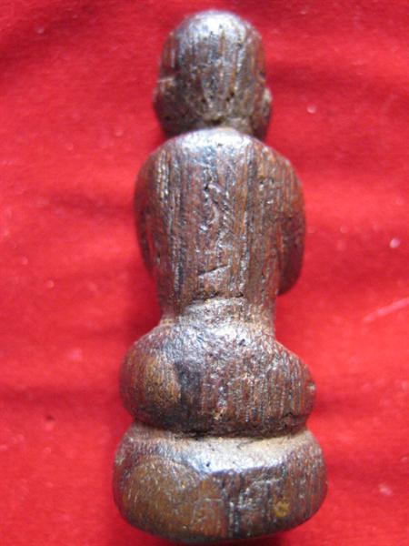 ปิดตาไม้แกะก้นอุดชัน