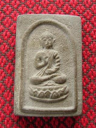 พระผงปางประธานพร อยากทราบว่าเป็นของวัดใด