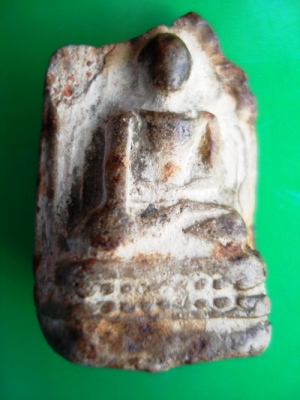 คล้ายพระคงทรงพระบางครัง ไม่แน่ใจว่าดีหรือไม่ เป็นพระเก่าที่บ้านครับ