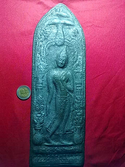  รบกวนพี่ๆ ดูพระเนื้อชิน สูง 12 นิ้ว ไม่ทราบว่าแท้ หรือเปล่าครับ