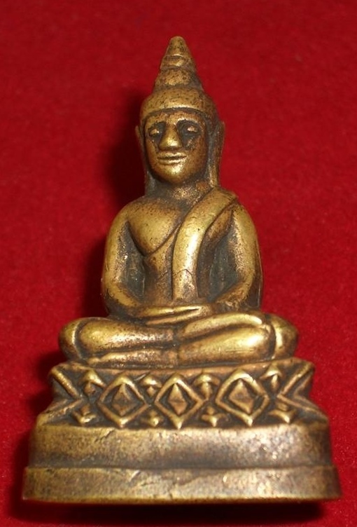 สวัสดีครับรบกวนพี่ๆดูให้ว่าพระอะไรออกที่วัดใหน  ขอบคุณครับ