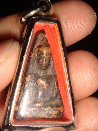 ช่วยดูพระผงสุพรรณหน่อยครับ