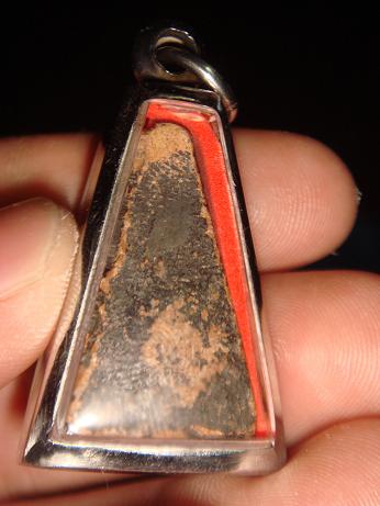 ช่วยดูพระผงสุพรรณหน่อยครับ