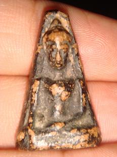 ช่วยดูอีกทีครับพระผงสุพรรณถอดกรอบออกแล้ว