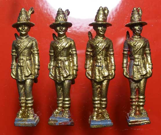 เพื่อนๆสมาชิกใครมี รูปหล่อพระเจ้าตากสิน ปี31 เชิญเสนอราคามา ครับ