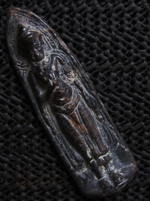 พระร่วงยืนสนิมใยแมงมุม