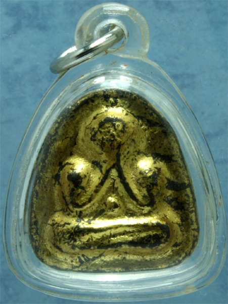 เนื้อผงคลุกรักปิดทอง พระปิดตา หลวงปู่เฮี้ยง วัดป่าอรัญญิกาวาส ปี 250x (กว่าๆ) 