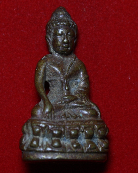 พระกริ่งไม่ทราบวัด ก้นมีจารครับ