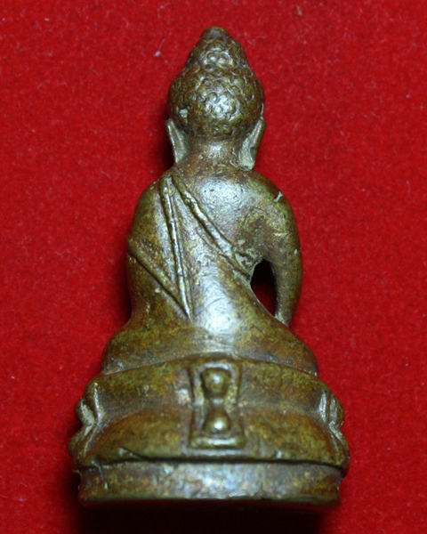 พระกริ่งไม่ทราบวัด ก้นมีจารครับ