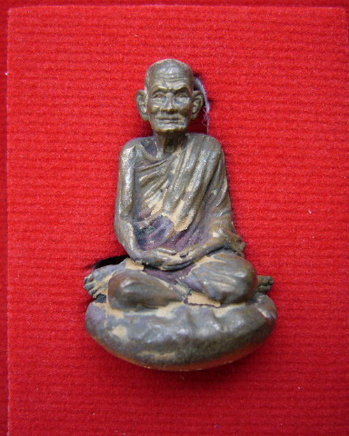 รูปหล่อเบ้าทุบ ( รูปหล่อรุ่นแรกของหลวงปู่นาม วัดน้อยชมภู่ เนื้อทองฝาบาตร ปี 54 no.1327 