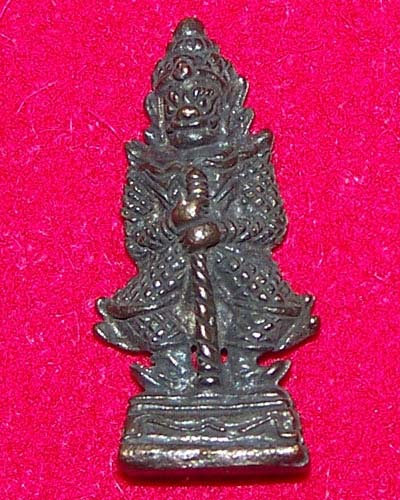 ช่วยชี้แนะหน่อยครับ พระที่ใหน หลวงพ่ออะใรครับ