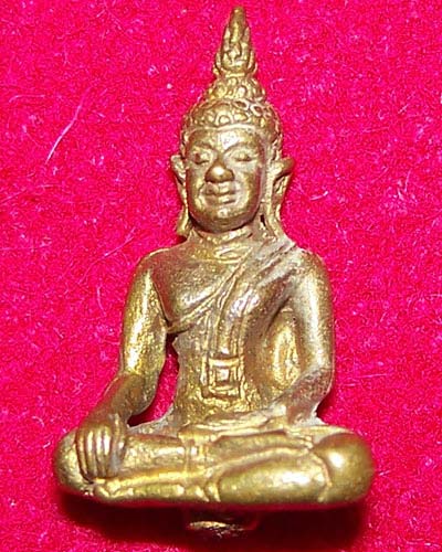 พระยอดธงโดนตัดฐานด้านหลังตอก..ห..ที่ใหนครับ