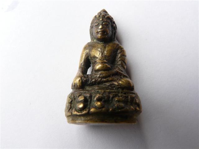 รบกวนดูให้หน่อยว่าพระกริ่งรุ่นไหนแท้หรือเปล่า รบกวนดูให้ทีคับ