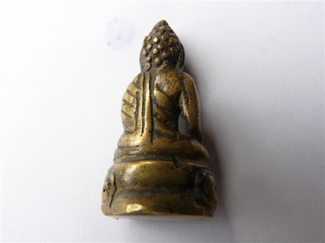 รบกวนดูให้หน่อยว่าพระกริ่งรุ่นไหนแท้หรือเปล่า รบกวนดูให้ทีคับ