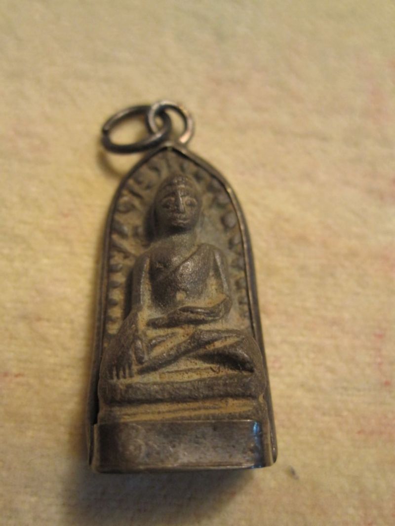 ช่วยดูให้หน่อยครับเป็นพระอะไรครับ