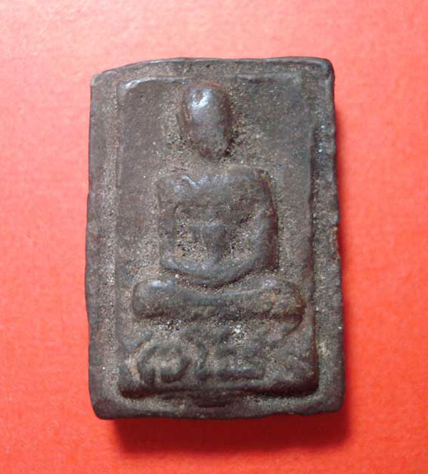 ท่านใดพอช่วยรบกวนดูพระรูปเหมือนหลวงพ่อโบ้ย....