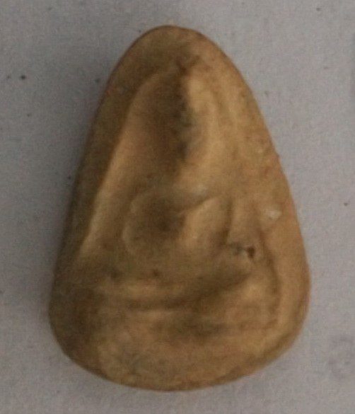 ไม่แน่ใจว่าใช่พระใบมะขาม ไม่ทราบที่มา รบกวนผู้รู้ครับ