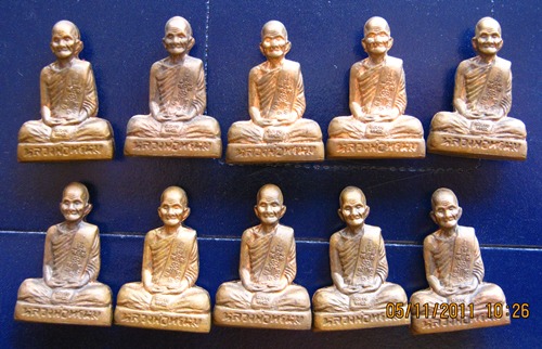 หลวงพ่อพรหม วัดช่องแค รูปเหมือนปั๊มก้นระฆัง พิมพ์ใหญ่ งานต้มยา 100 ปี ผสมระฆังเก่า ทองแดง 10 องค์