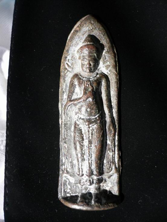 พระร่วงหลังรางปืนครับ