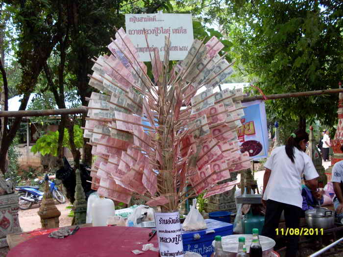 _/\_............โมทนาบุญ กฐินหลวงปู่วิไลย์ เขมิโย วัดถ้ำพญาช้างเผือก.....ครับ.........._/\_