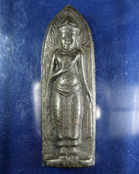 รบกวนผู้รู้หน่อยครับพระร่วงหลังลายผ้าที่ใหน ขอบคุณครับ