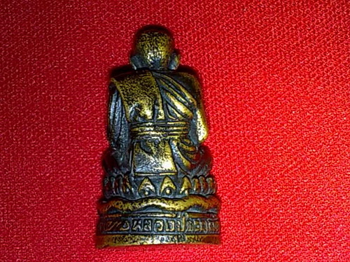 รบกวนพี่ๆ ช่วยดูหลวงปู่ทวดองค์นี้ให้หน่อยครับ ไม่รู้ว่าแท้หรือเปล่าครับ ขอบคุณครับ