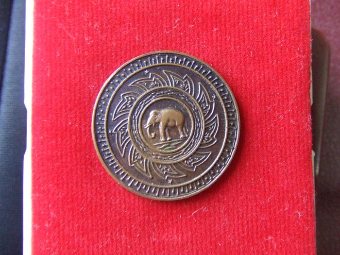 พี่ๆน้องๆ ช่วยดูทีครับสองเหรียญ