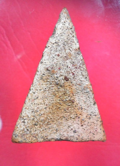 พระนางพญาเข่าตรง