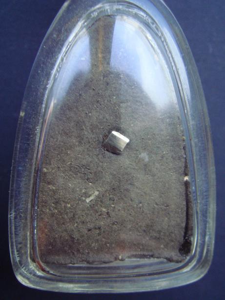 หลวงปู่ทวด 5 แชะ ฝังแร่เพชรทั่ง แท้ไหมครับ รบกวนคับ