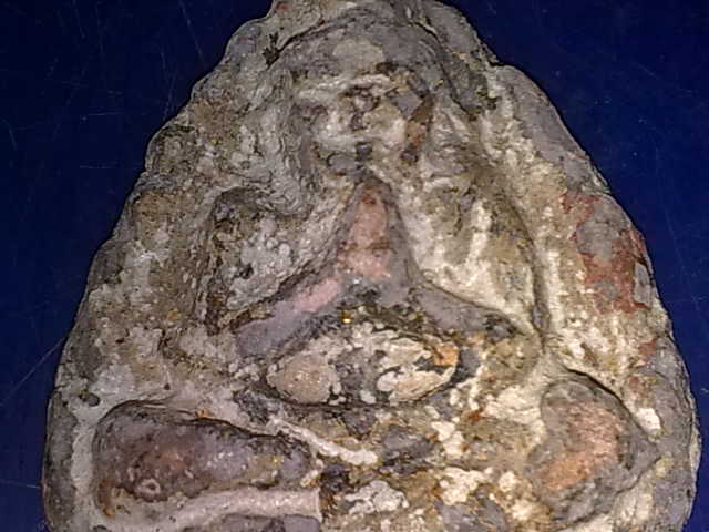 พระเนื้อดินองค์ใหญ่ หลวงพ่อฤาษีลิงดำ แท้ไหมครับ รุ่นไหน ราคาครับ ขอบคุณครับ