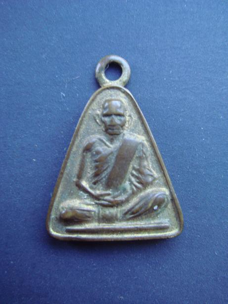 หลวงพ่อเงิน วัดท้ายน้ำ ปี15 แท้ไหมครับ รบกวนครับ