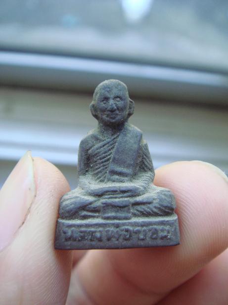 รูปหล่อ หลวงพ่อขอม วัดไผ่โรงวัว ปีอะไรหรอครับ แล้วแท้ไหมครับ รบกวนคับ