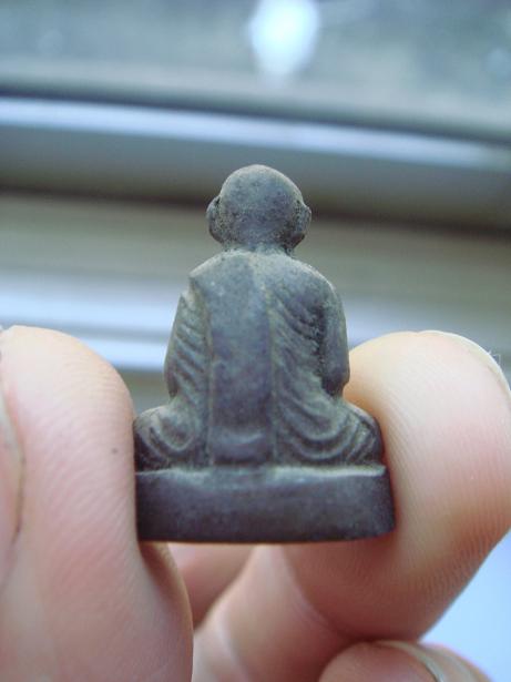 รูปหล่อ หลวงพ่อขอม วัดไผ่โรงวัว ปีอะไรหรอครับ แล้วแท้ไหมครับ รบกวนคับ