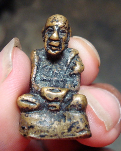 ช่วยเช็ดหลวงปู่สุขวัดโพธิ์ทรายทอง