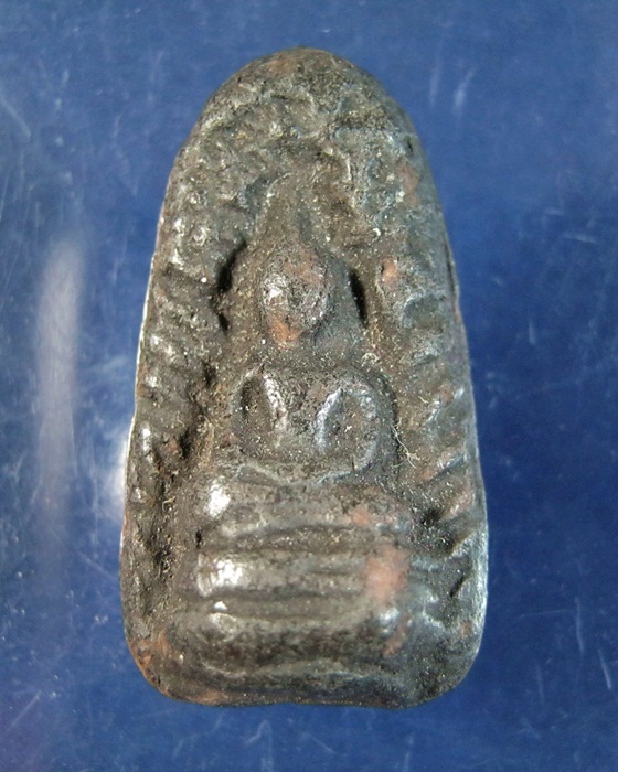 ไม่ทราบว่าใช่พระรอดหรือเปล่า