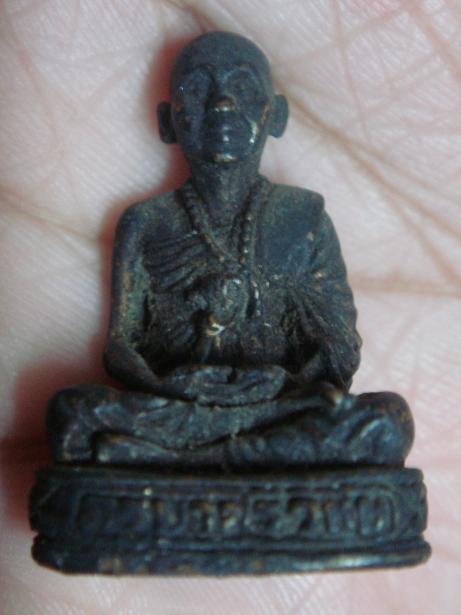 รูปหล่อ ครูบาศรีวิชัย ปี 2528 แท้ไหมครับ รบกวนครับ