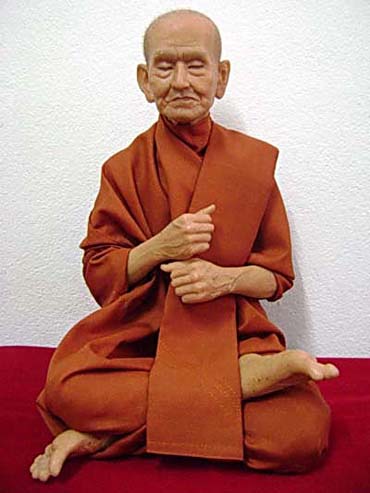 รูปหล่อหลวงปู่โตหน้าตัก 9 นิ้ว เหมือนจริงมากคับ ทั้งเส้นผม จีวร ผิวหนัง เส้นเลือด กระ ฝ้า ราคาพิเศษ 