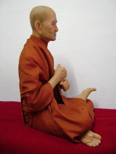 รูปหล่อหลวงปู่โตหน้าตัก 9 นิ้ว เหมือนจริงมากคับ ทั้งเส้นผม จีวร ผิวหนัง เส้นเลือด กระ ฝ้า ราคาพิเศษ 